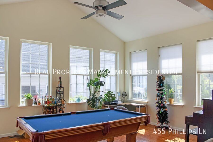455 Phillips Ln - Photo 4 of 29
