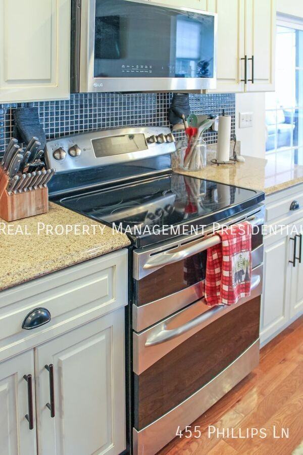 455 Phillips Ln - Photo 5 of 29