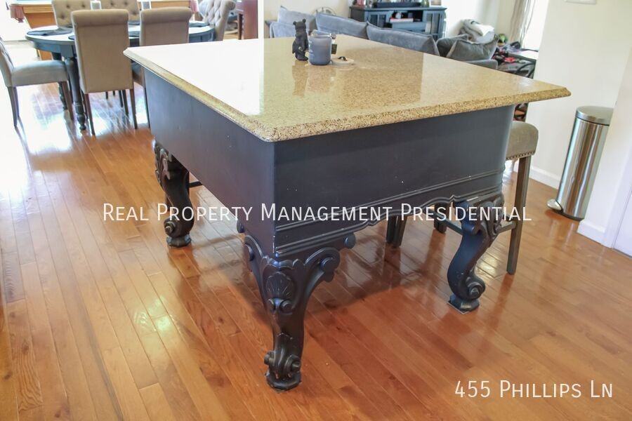 455 Phillips Ln - Photo 6 of 29