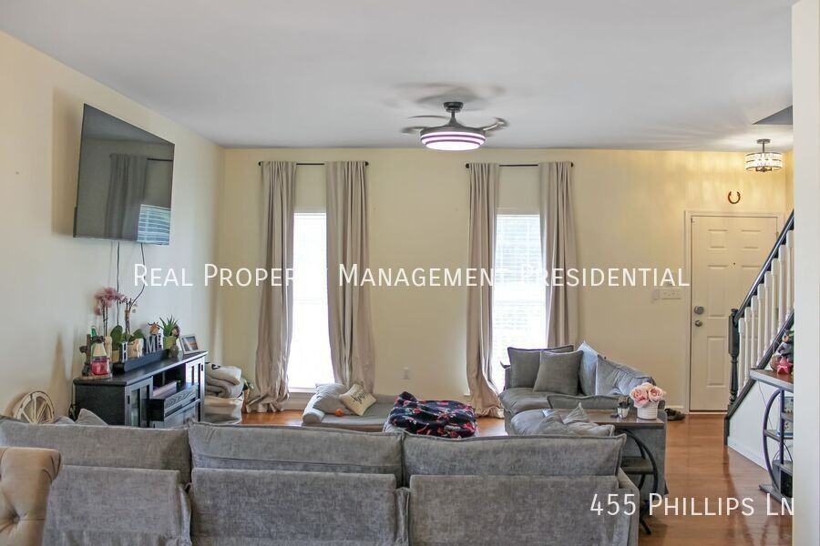 455 Phillips Ln - Photo 7 of 29