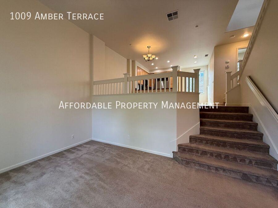 1009 Amber Ter - Photo 2 of 28