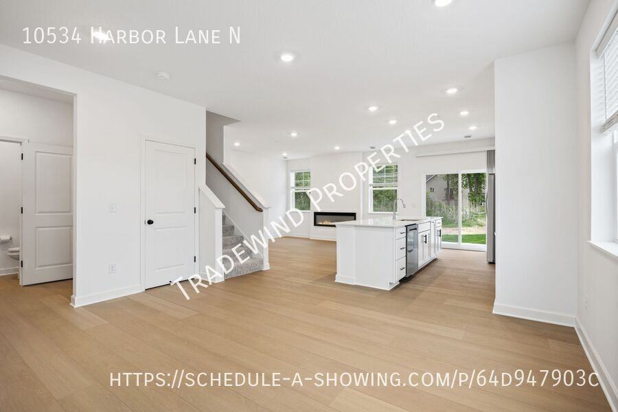 10534 Harbor Ln N - Photo 2 of 30
