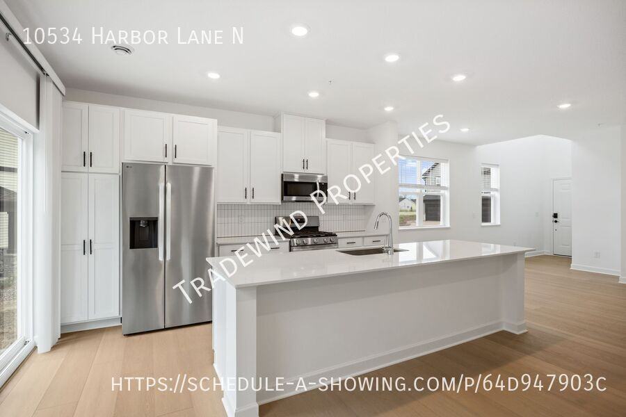 10534 Harbor Ln N - Photo 3 of 30