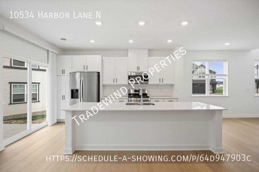 10534 Harbor Ln N - Photo 4 of 30