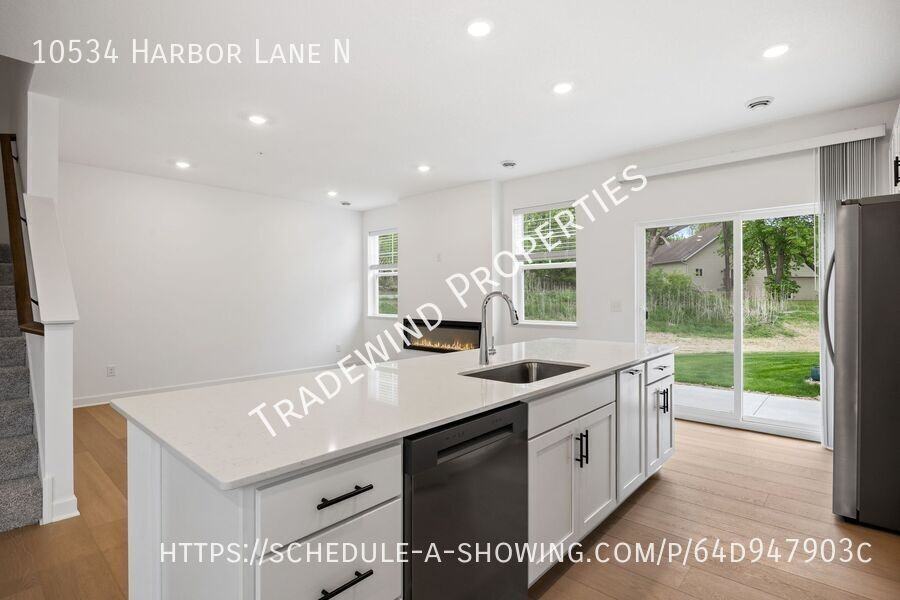 10534 Harbor Ln N - Photo 5 of 30