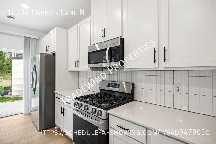 10534 Harbor Ln N - Photo 6 of 30
