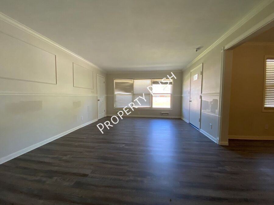 4726 Fairwood Ln - Photo 4 of 21
