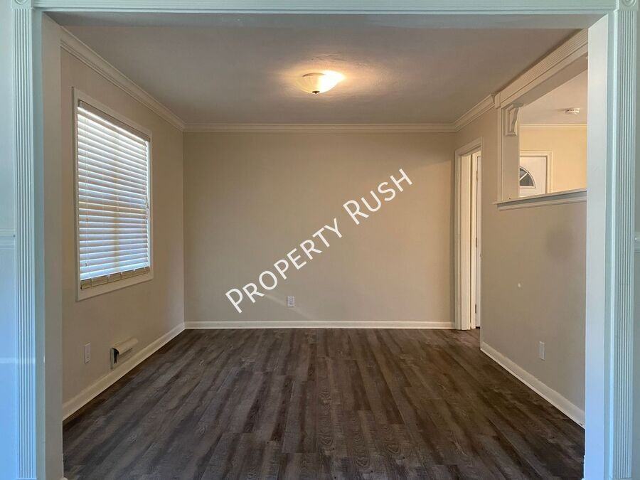 4726 Fairwood Ln - Photo 5 of 21