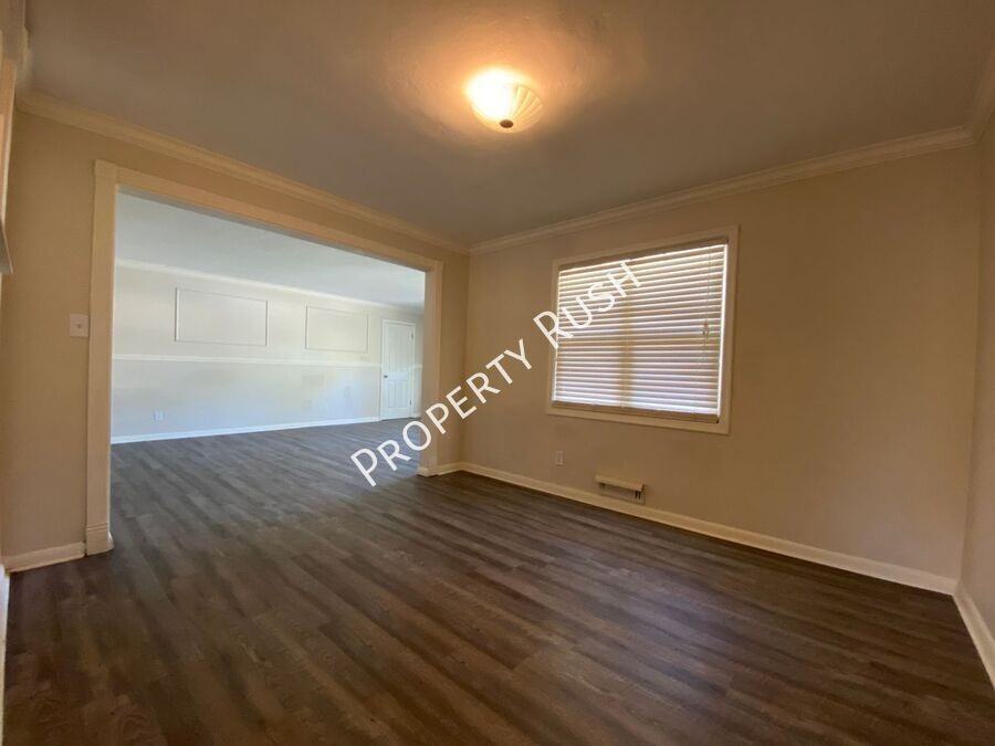 4726 Fairwood Ln - Photo 6 of 21