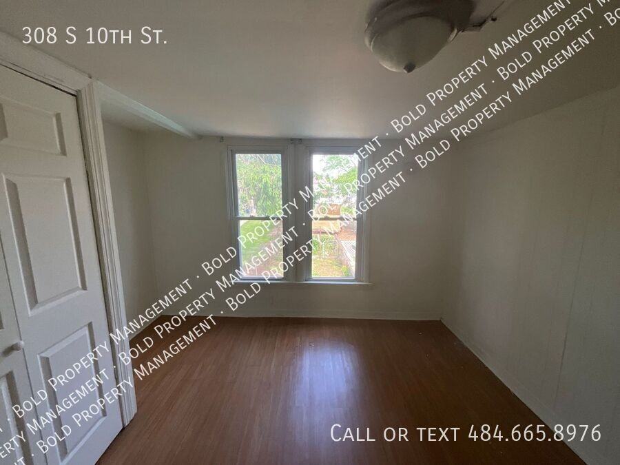 308 S 10th St - Photo 4 of 11