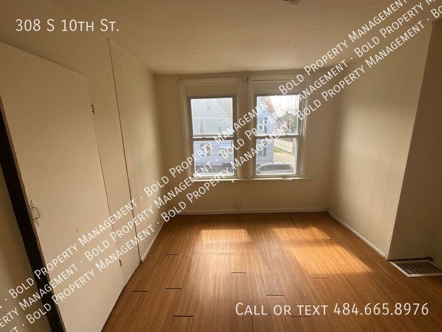 308 S 10th St - Photo 5 of 11