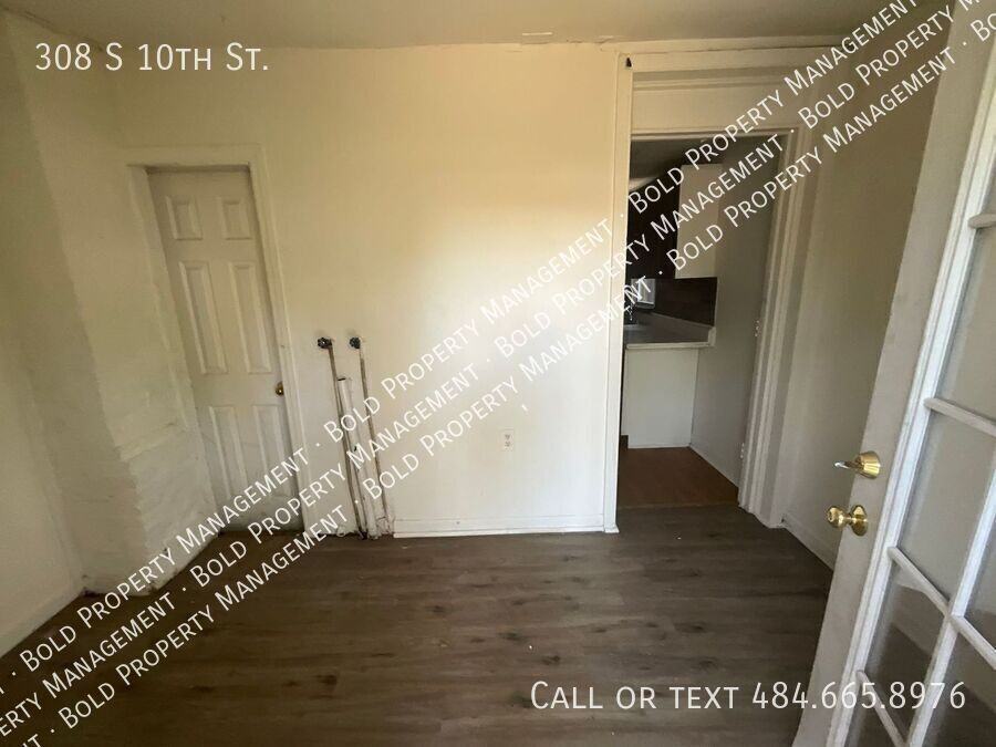 308 S 10th St - Photo 7 of 11