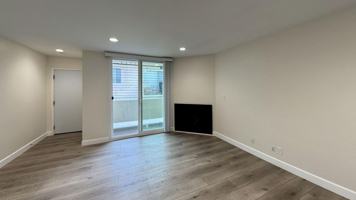 featured image of 942 7th St #6