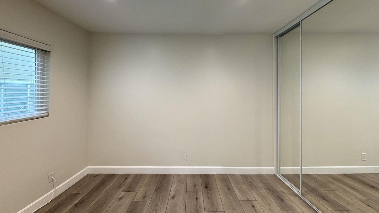 942 7th St #6 - Photo 7 of 14