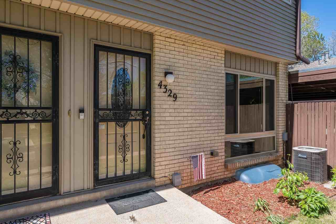 4329 W PONDS CIR - Photo 4 of 37