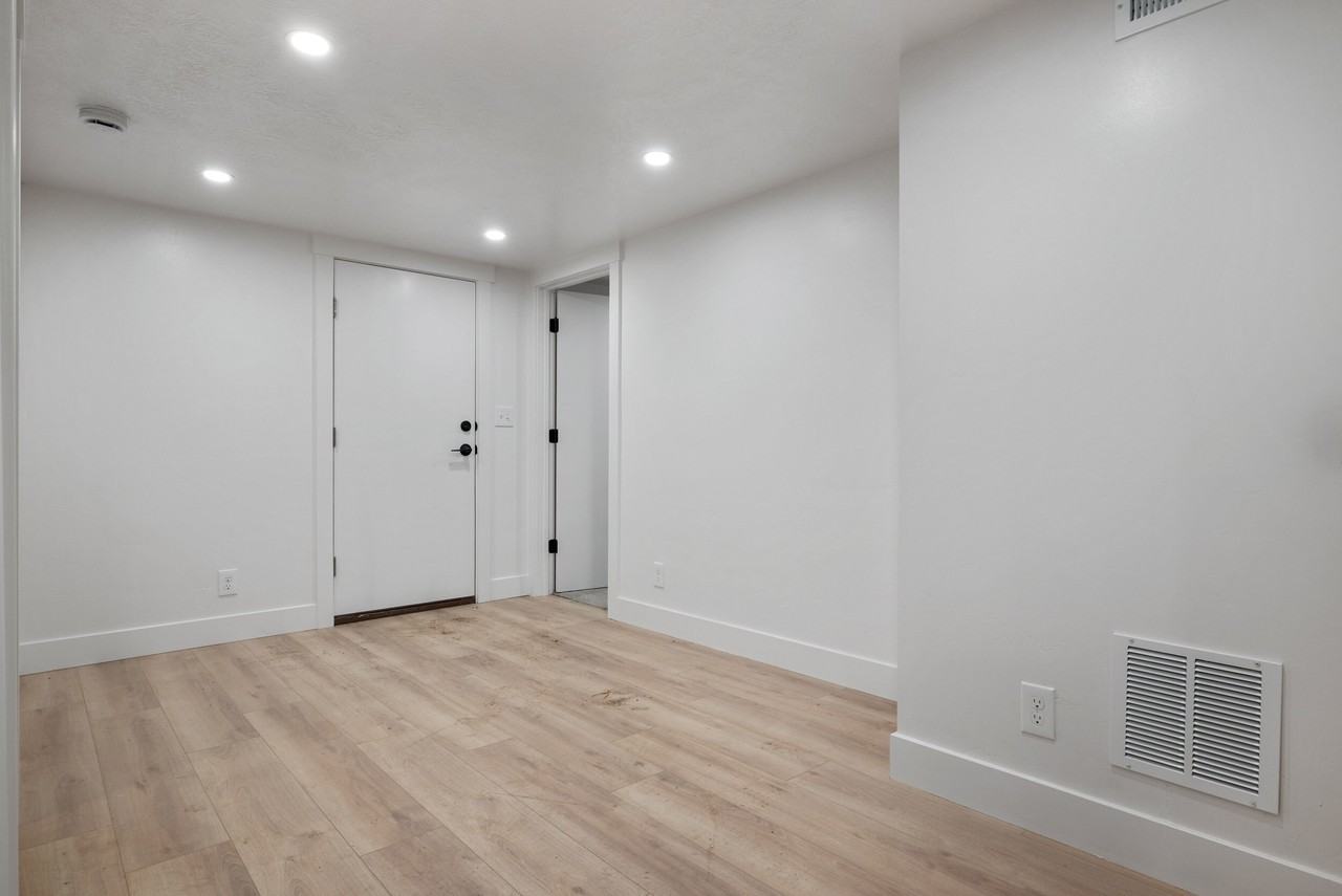 164 N 1000 E - UP - Photo 3 of 31