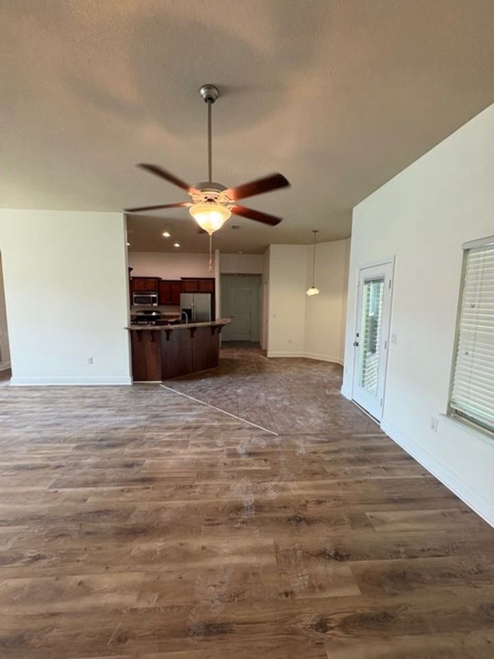 6040 Trestle St - Photo 6 of 22
