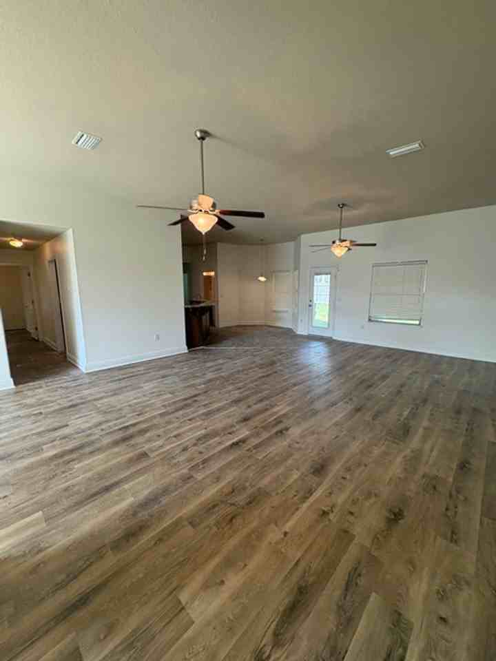 6040 Trestle St - Photo 7 of 22