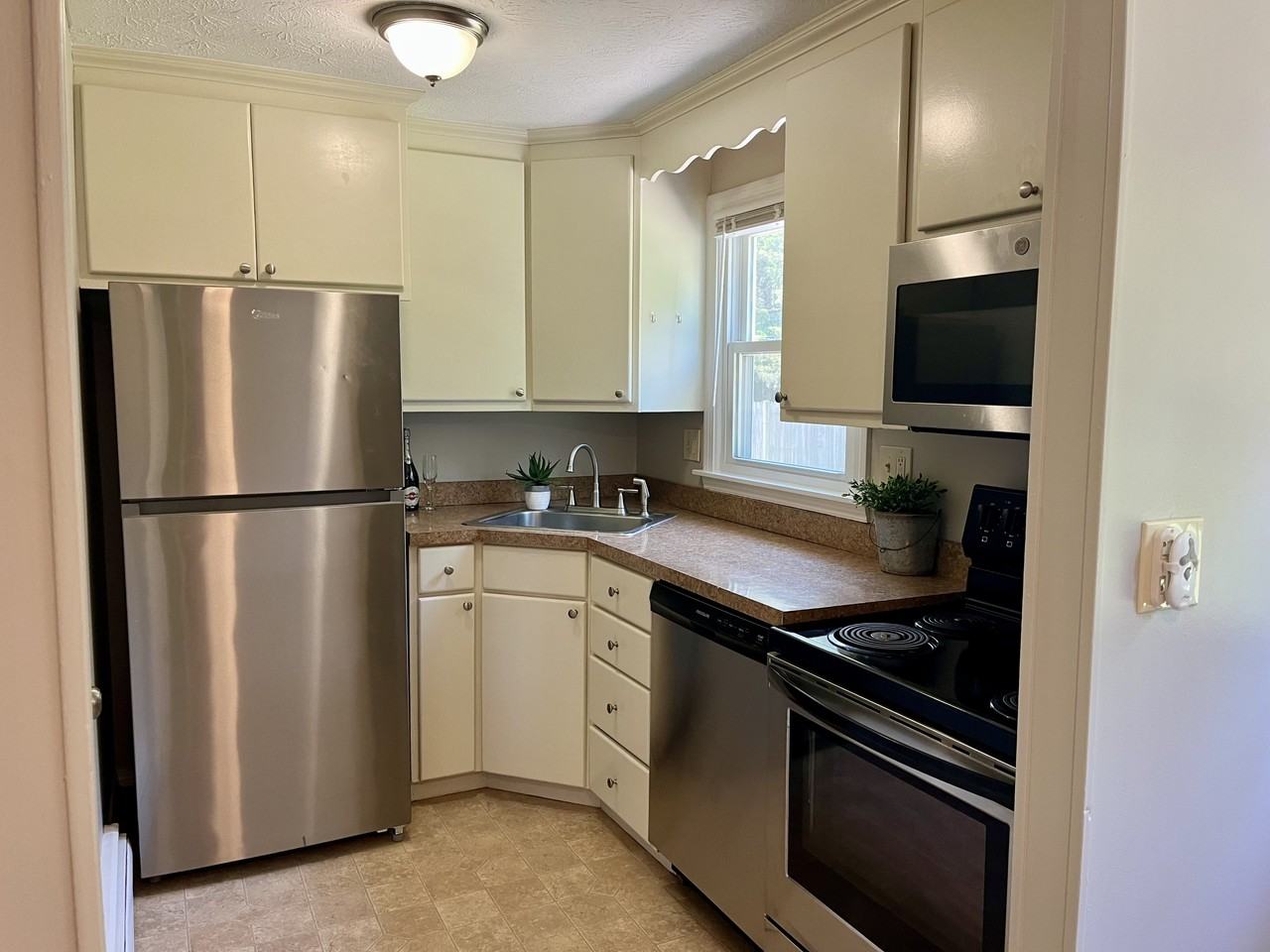 38 Franklin Street - Photo 4 of 22