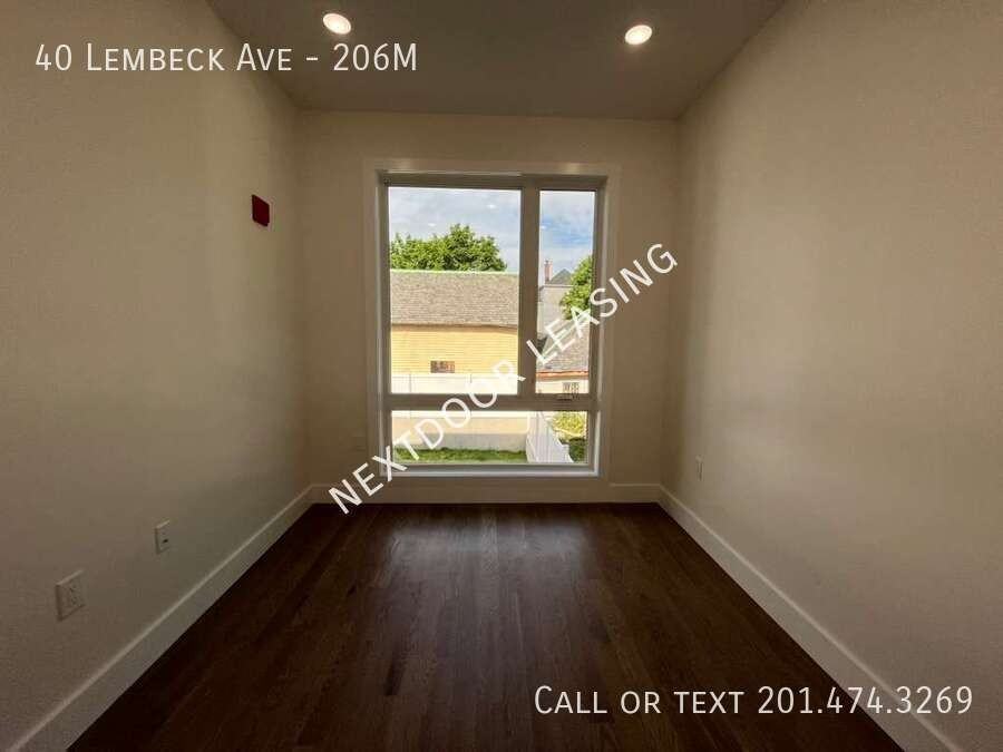 40 Lembeck Ave #206M - Photo 6 of 10