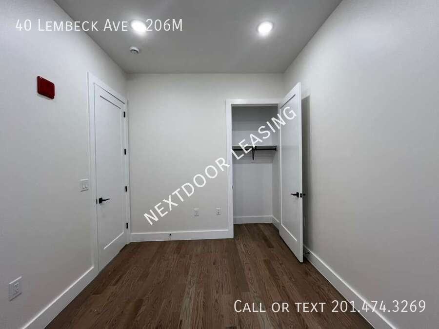 40 Lembeck Ave #206M - Photo 7 of 10