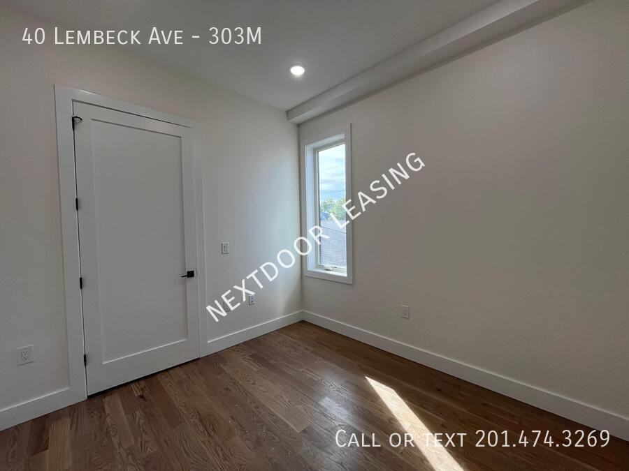 40 Lembeck Ave #303M - Photo 4 of 7