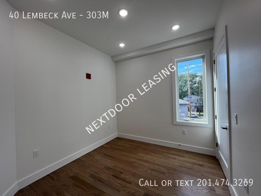 40 Lembeck Ave #303M - Photo 5 of 7