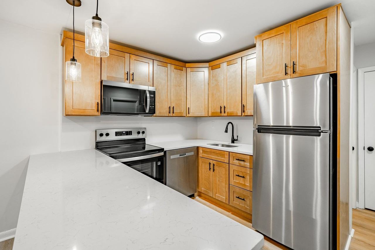 409 E Washington St #W7 - Photo 2 of 22