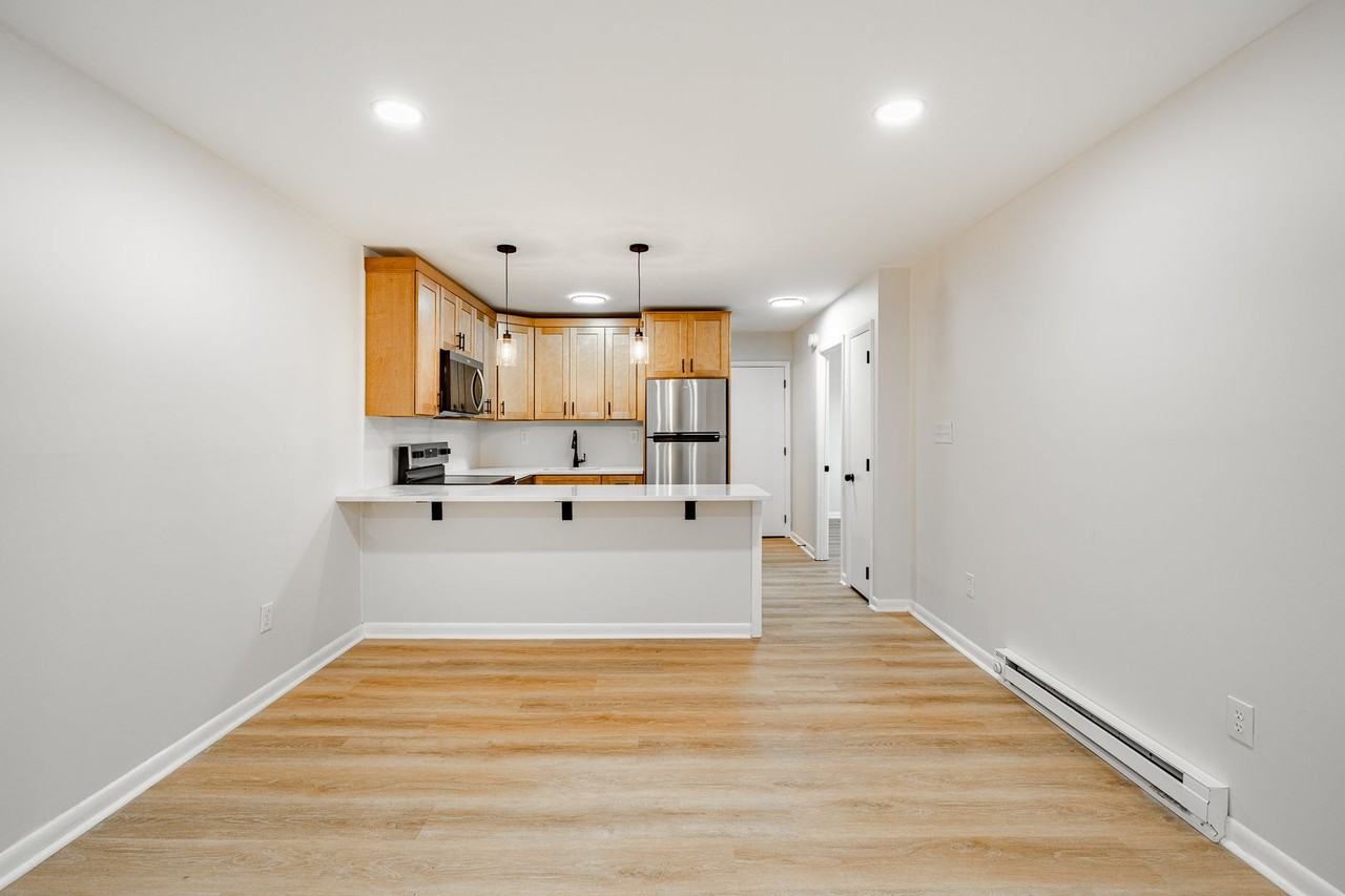 409 E Washington St #W7 - Photo 3 of 22
