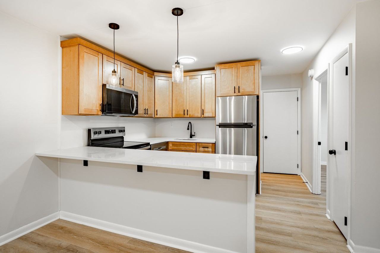 409 E Washington St #W7 - Photo 4 of 22