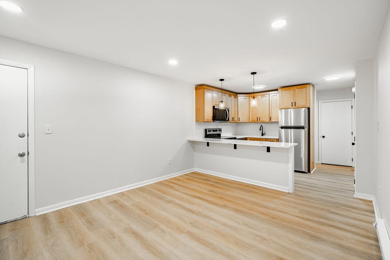 409 E Washington St #W7 - Photo 5 of 22