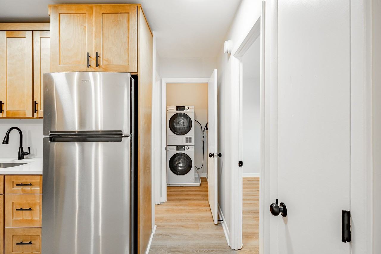 409 E Washington St #W7 - Photo 6 of 22