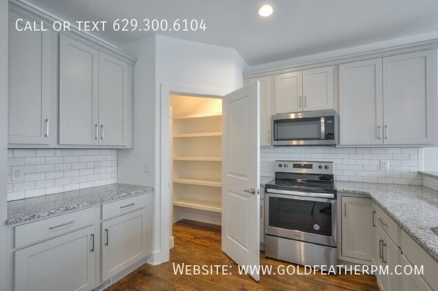 2224 24th Ave N - Photo 3 of 33