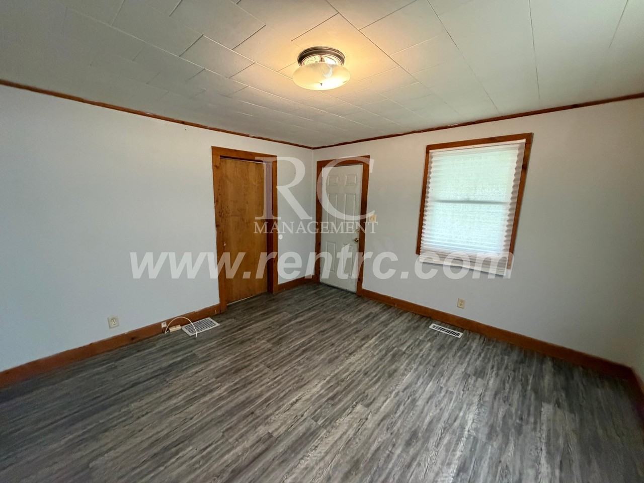 1206 Robinson St - Photo 7 of 13