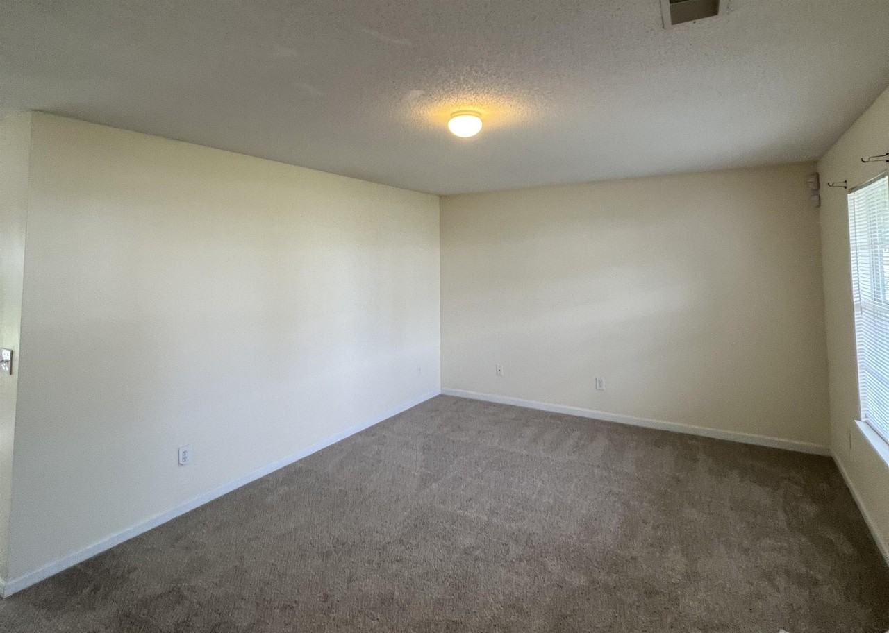 221 Fox Grove Cir - Photo 2 of 9
