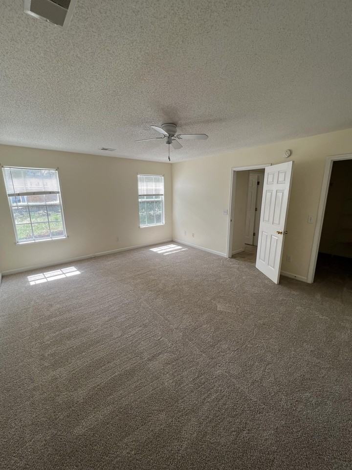 221 Fox Grove Cir - Photo 5 of 9