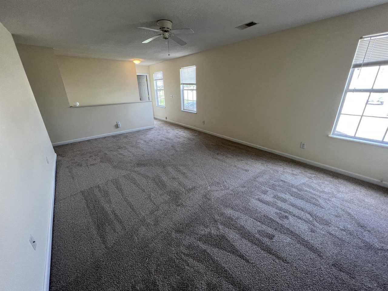 221 Fox Grove Cir - Photo 6 of 9