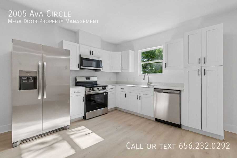 2005 Ava Circle - Photo 4 of 25