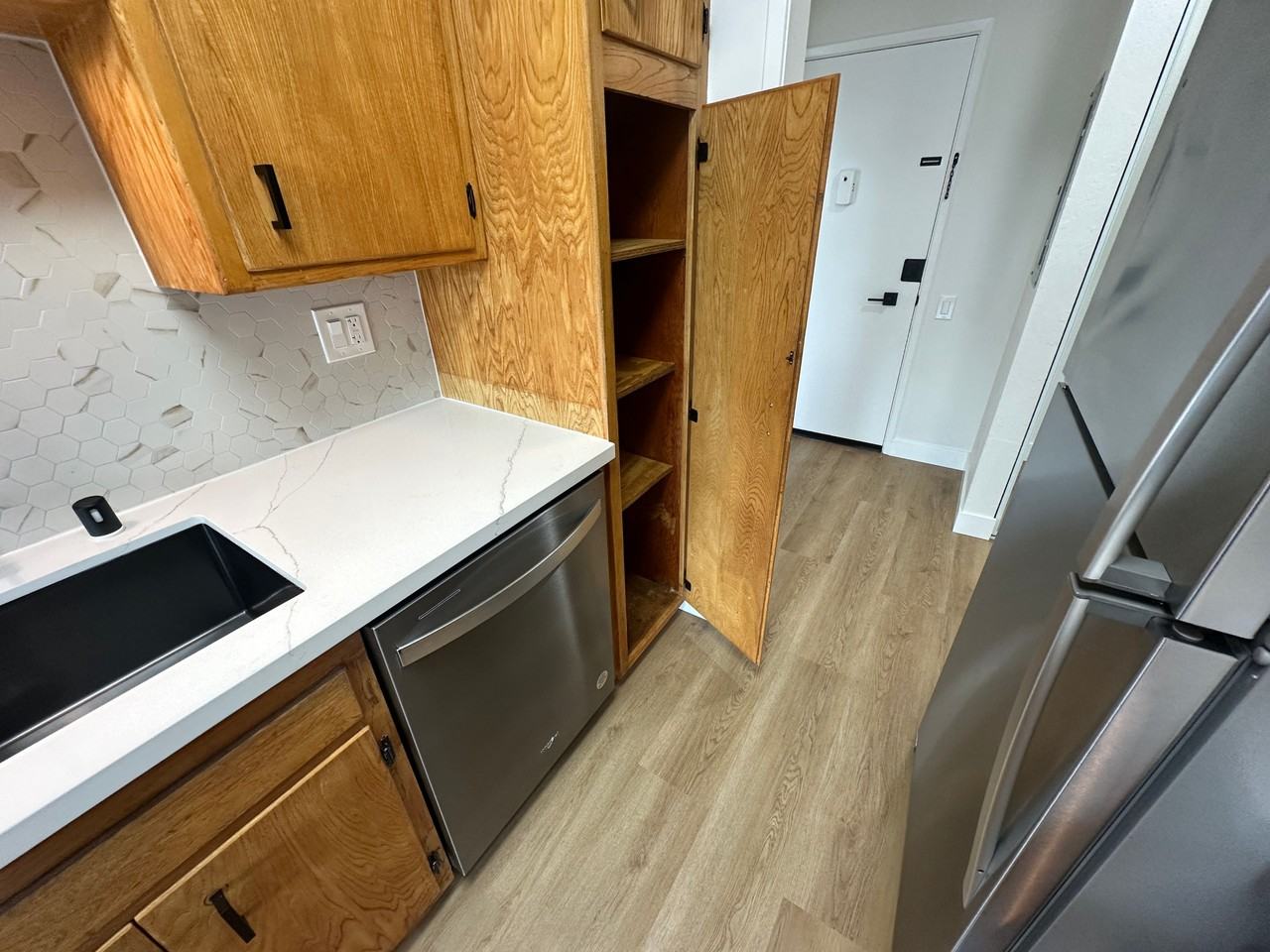 2425 Macarthur Blvd #37 - Photo 5 of 23