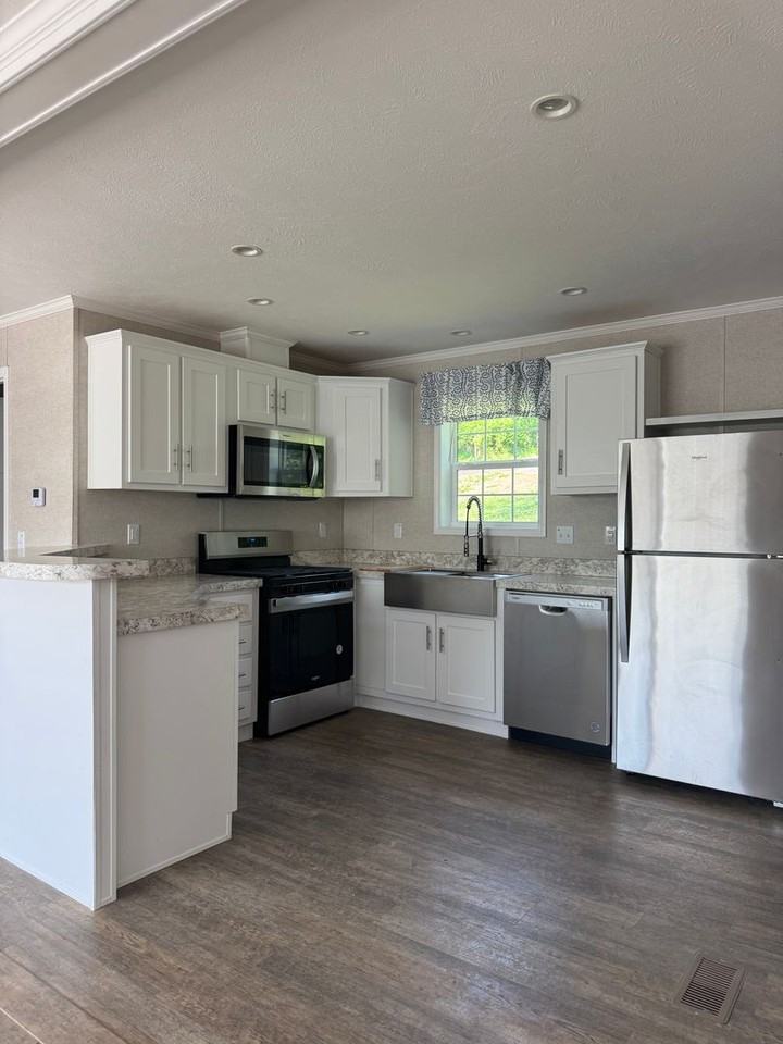 465 Royal Manor Rd #5 - Photo 3 of 13