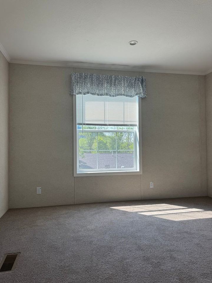 465 Royal Manor Rd #5 - Photo 5 of 13