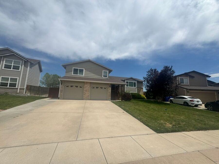 803 Foxwood Dr - Photo 2 of 21