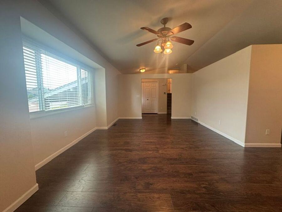 803 Foxwood Dr - Photo 4 of 21