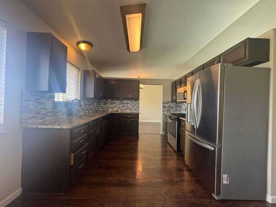 803 Foxwood Dr - Photo 7 of 21