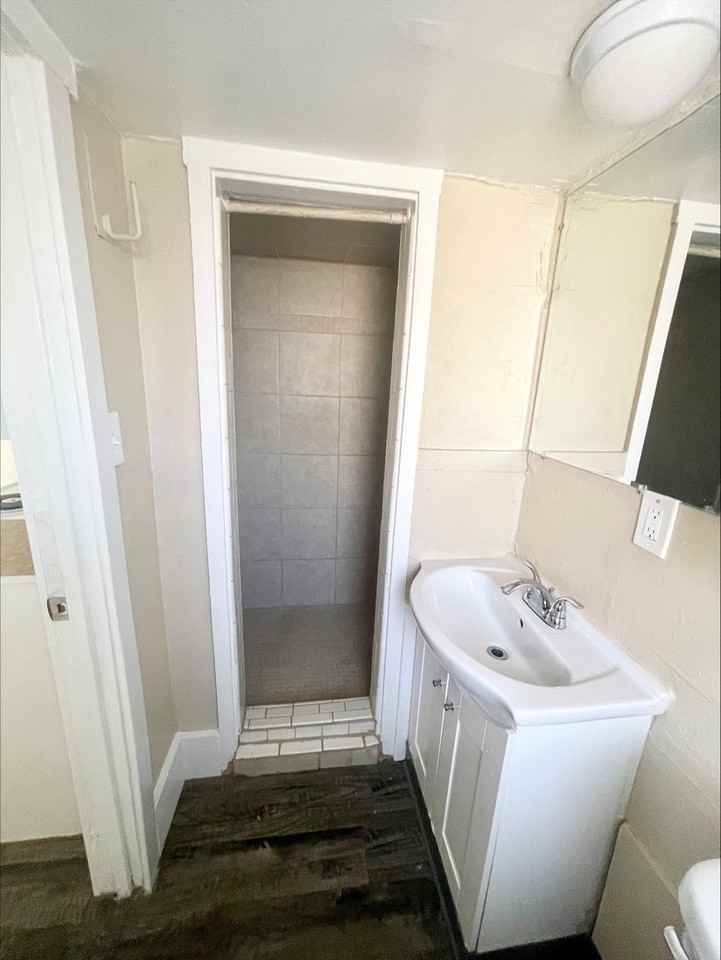 2512 E Dale St #3 - Photo 3 of 11
