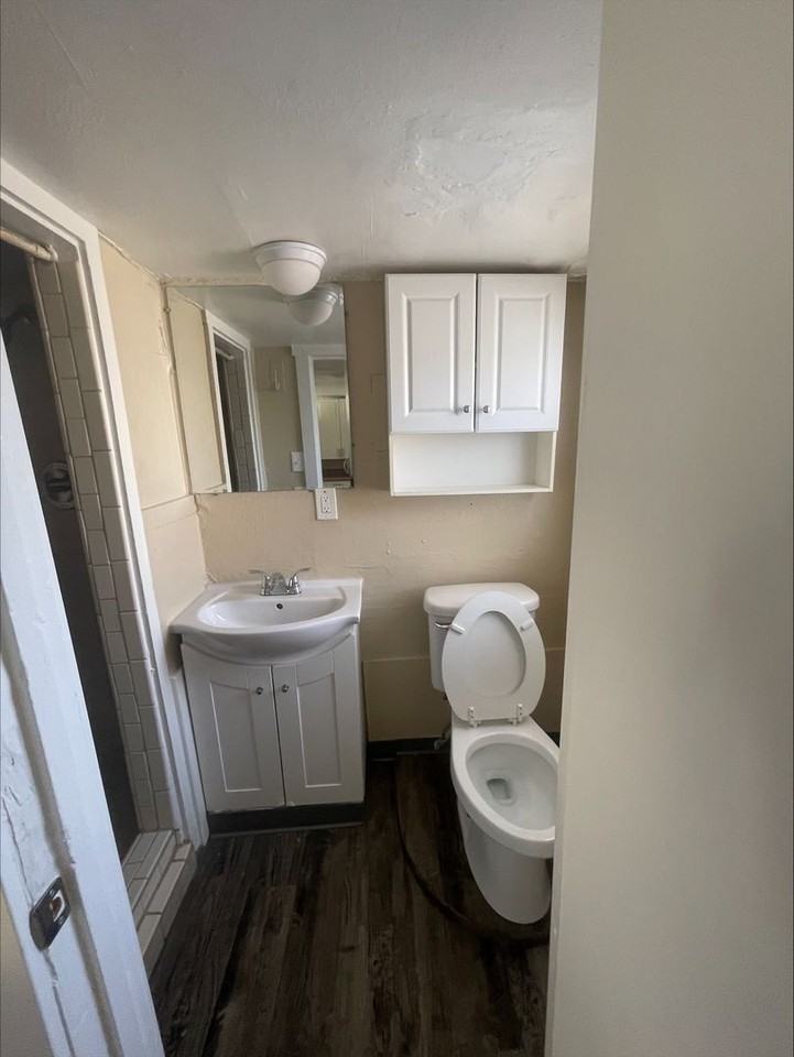 2512 E Dale St #3 - Photo 4 of 11