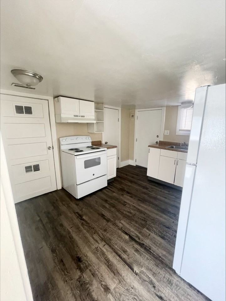 2512 E Dale St #3 - Photo 5 of 11