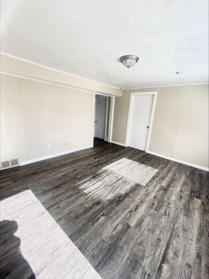 2512 E Dale St #3 - Photo 2 of 11