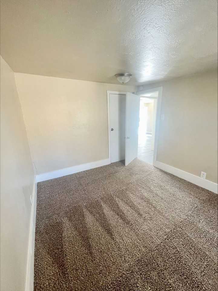 2512 E Dale St #3 - Photo 7 of 11