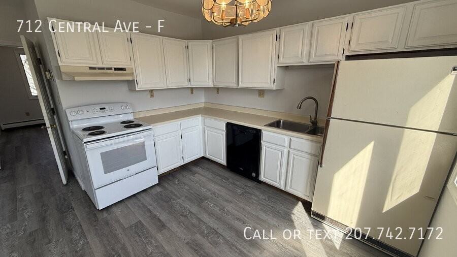 712 Central Ave #F - Photo 6 of 16